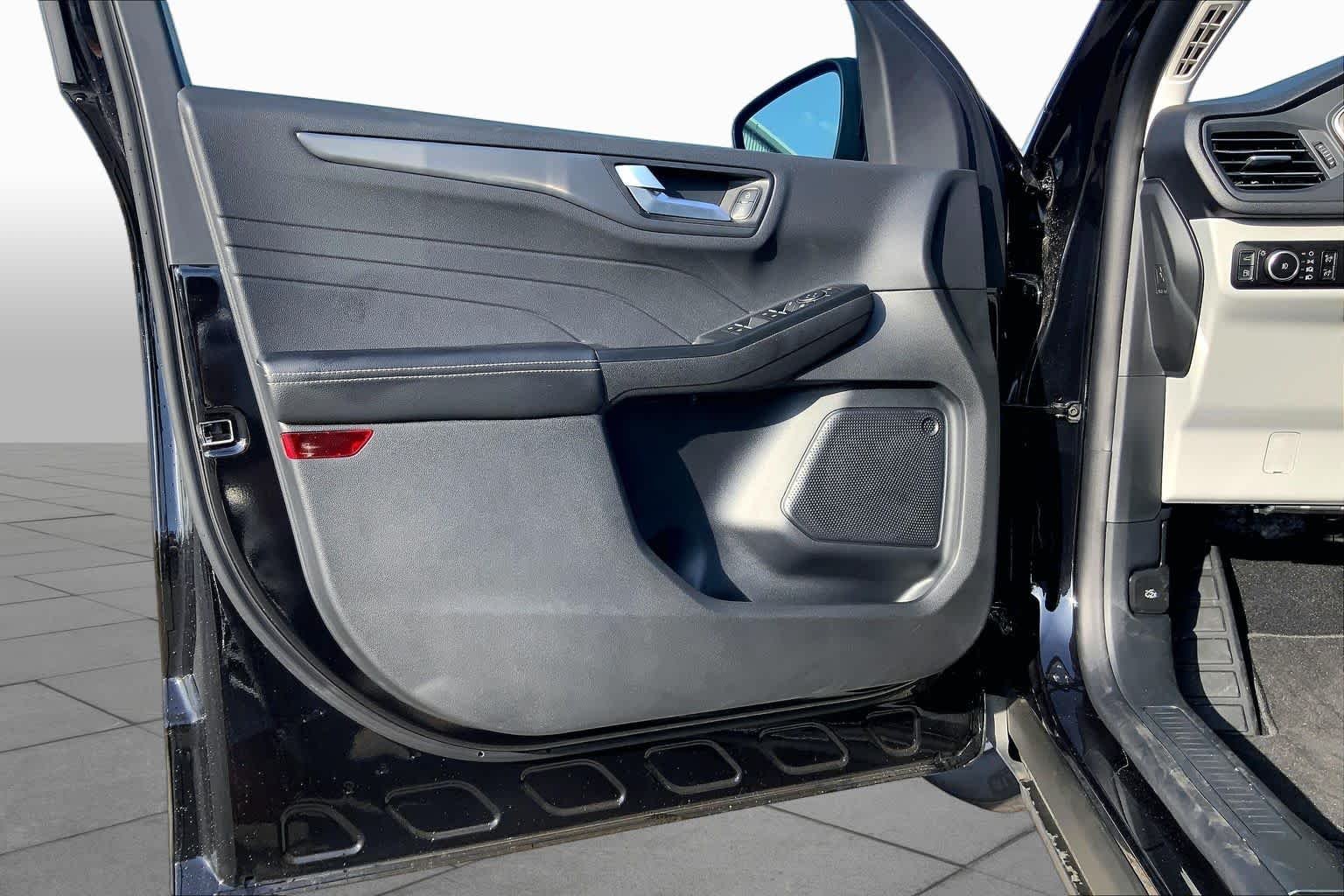 Used 2025 Agate Black Ford PHEV image 44