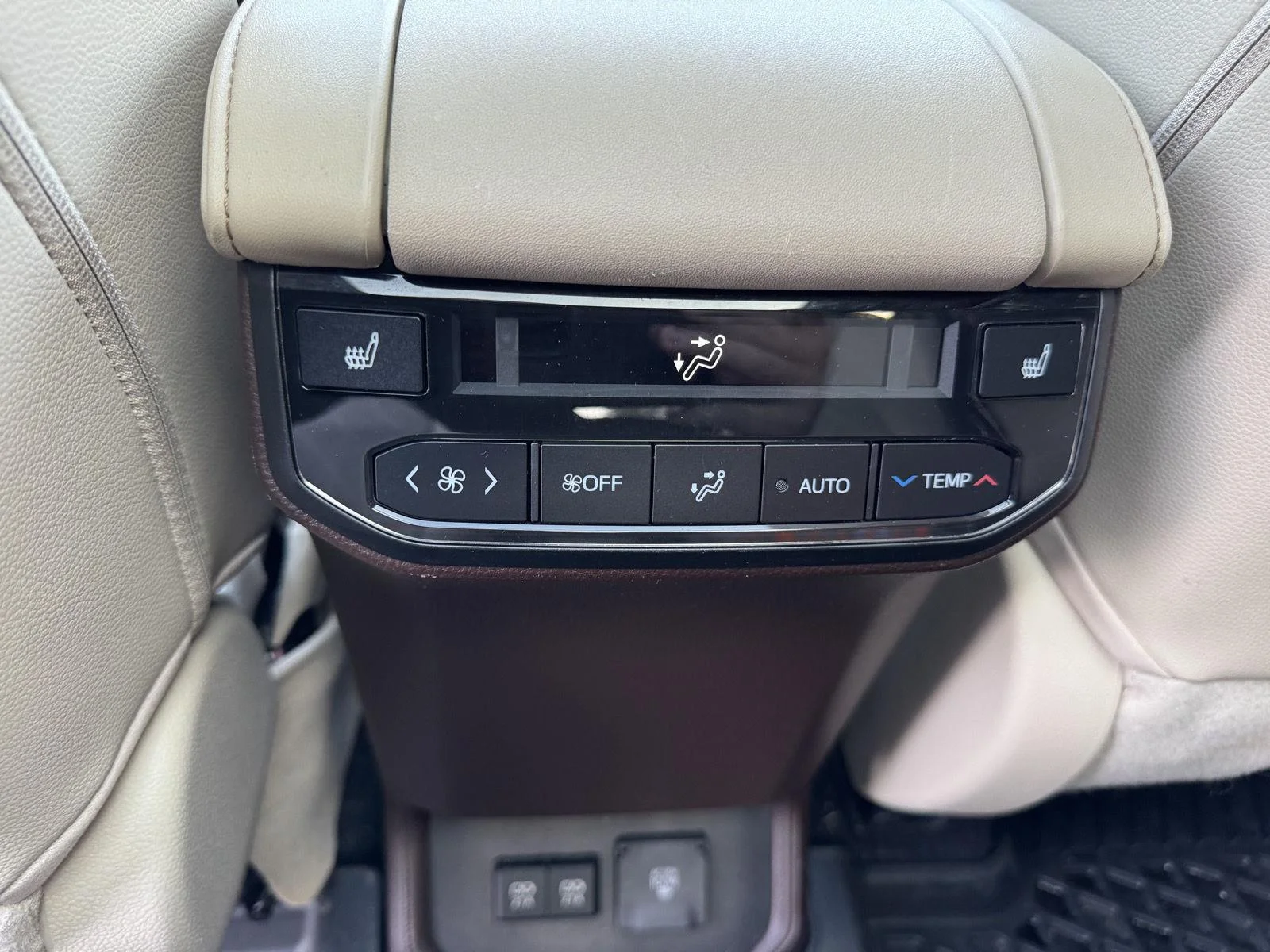 Used 2021 Moon Dust Toyota Platinum image 9