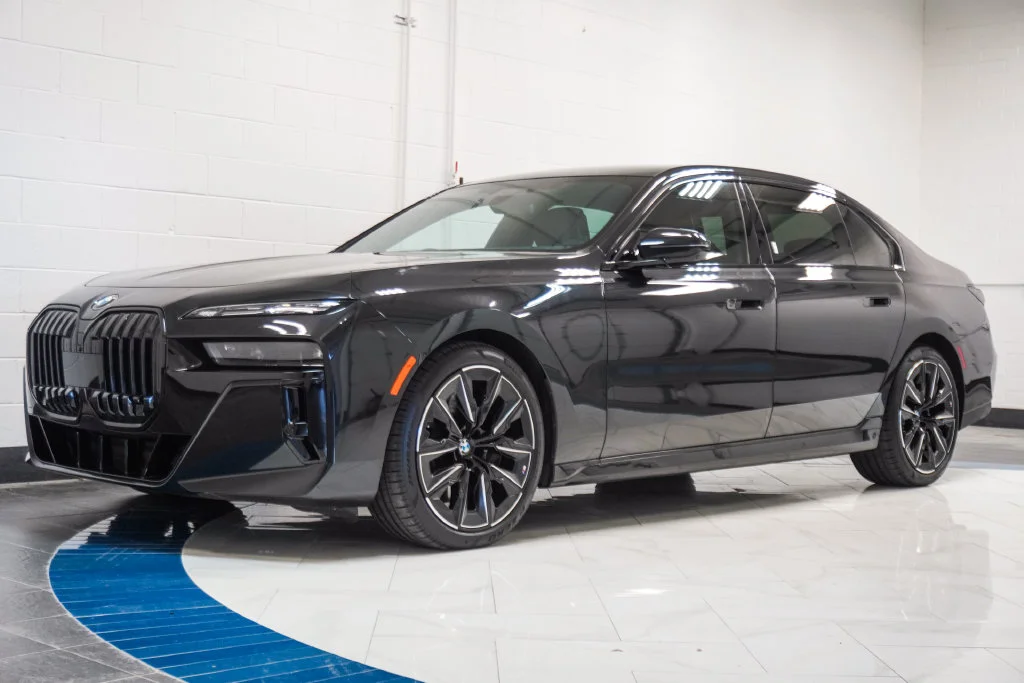 Used 2023 Black BMW 760i xDrive image 4