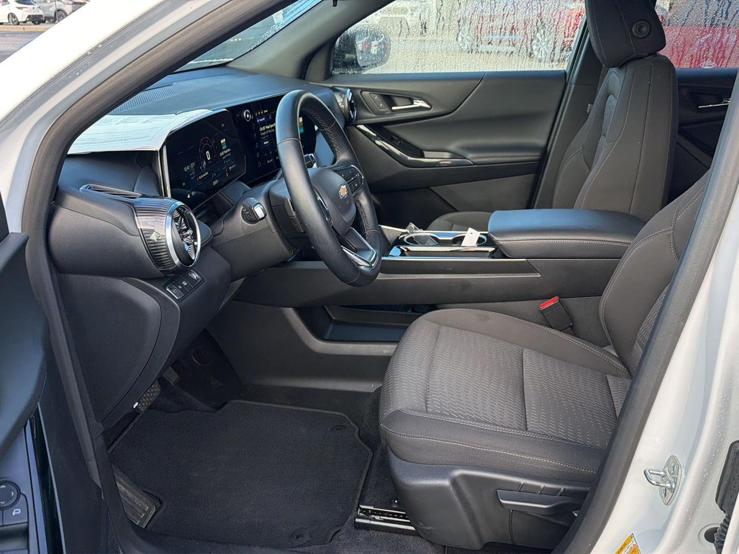 Used 2025 Summit White Chevrolet FWD LT image 10