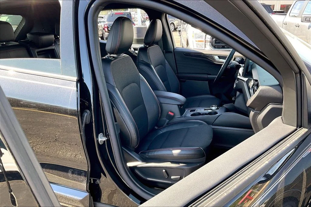 New 2026 Agate Black Metallic Ford ST-Line Elite image 6