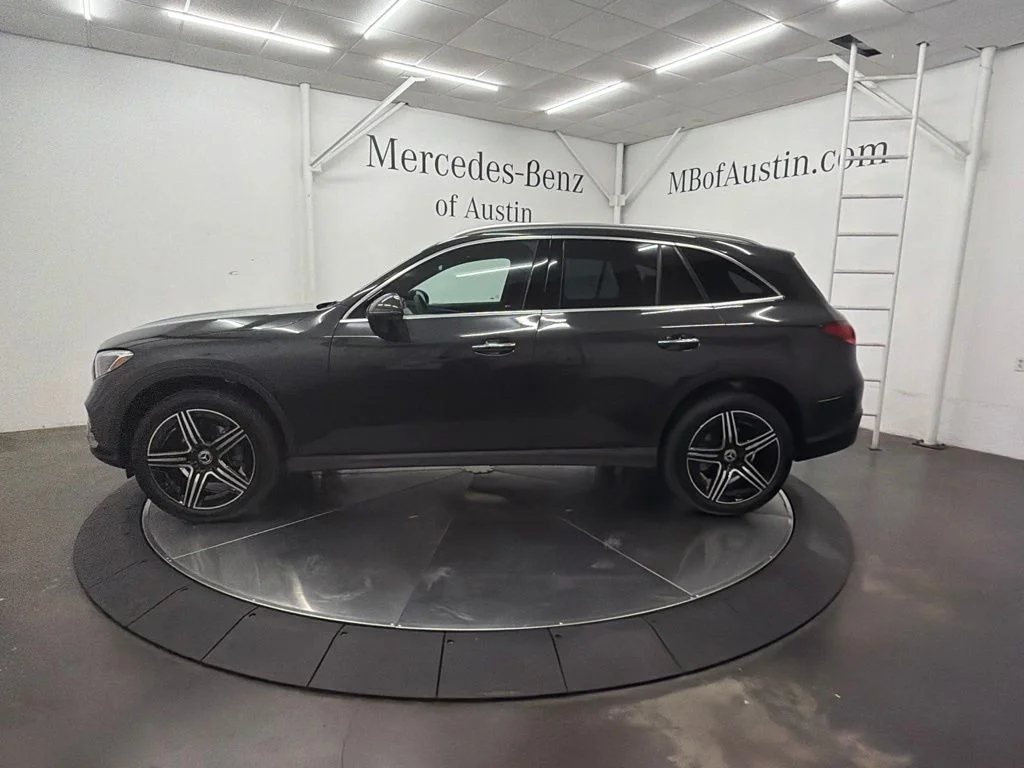 New 2027 Gray Mercedes-Benz GLC 300 image 4