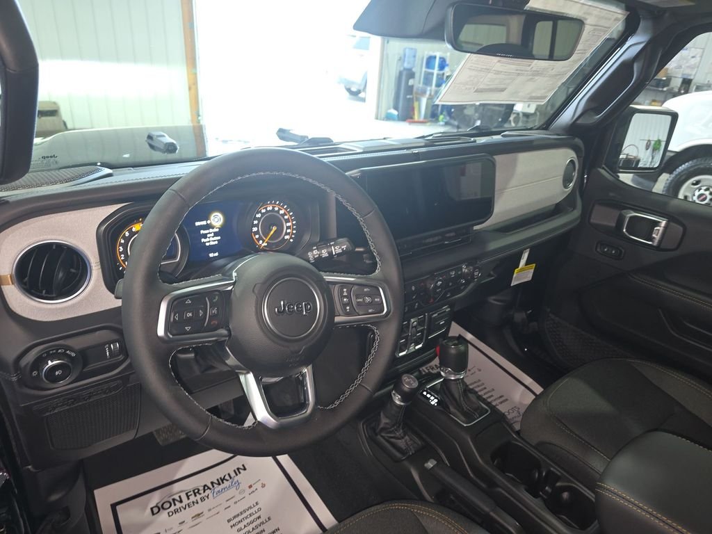 New 2026 Black Clear-Coat Exterior Paint Jeep Sahara image 10