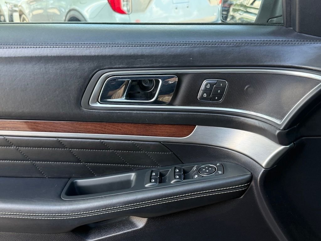 Used 2019 White Platinum Clearcoat Metallic Ford Platinum image 21