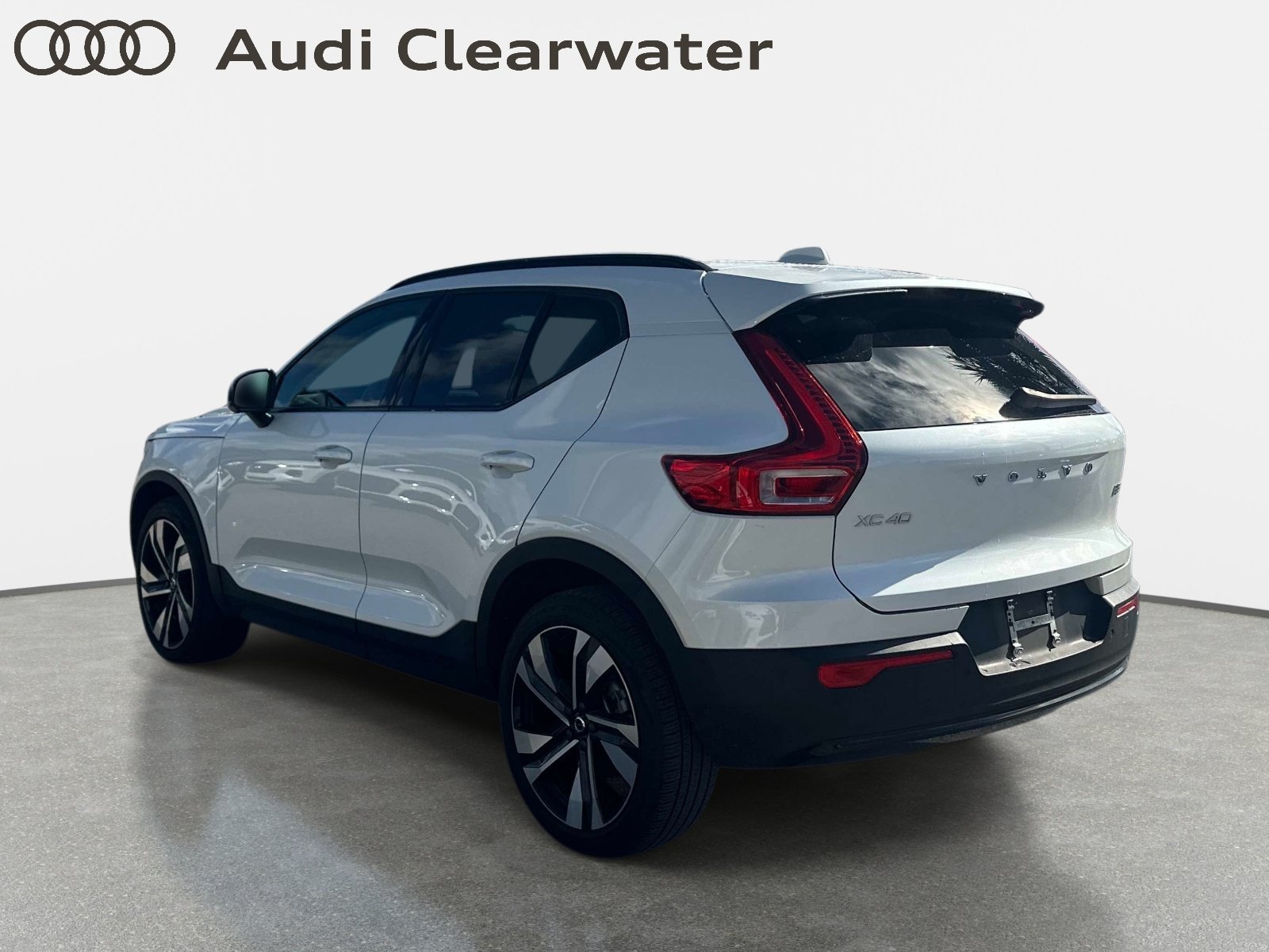 Used 2023 Crystal White Volvo Plus Dark Theme image 2