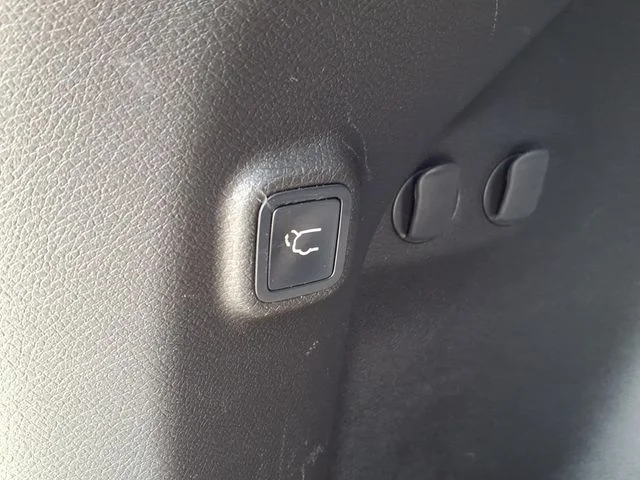 Used 2019 White Jeep Trailhawk image 16