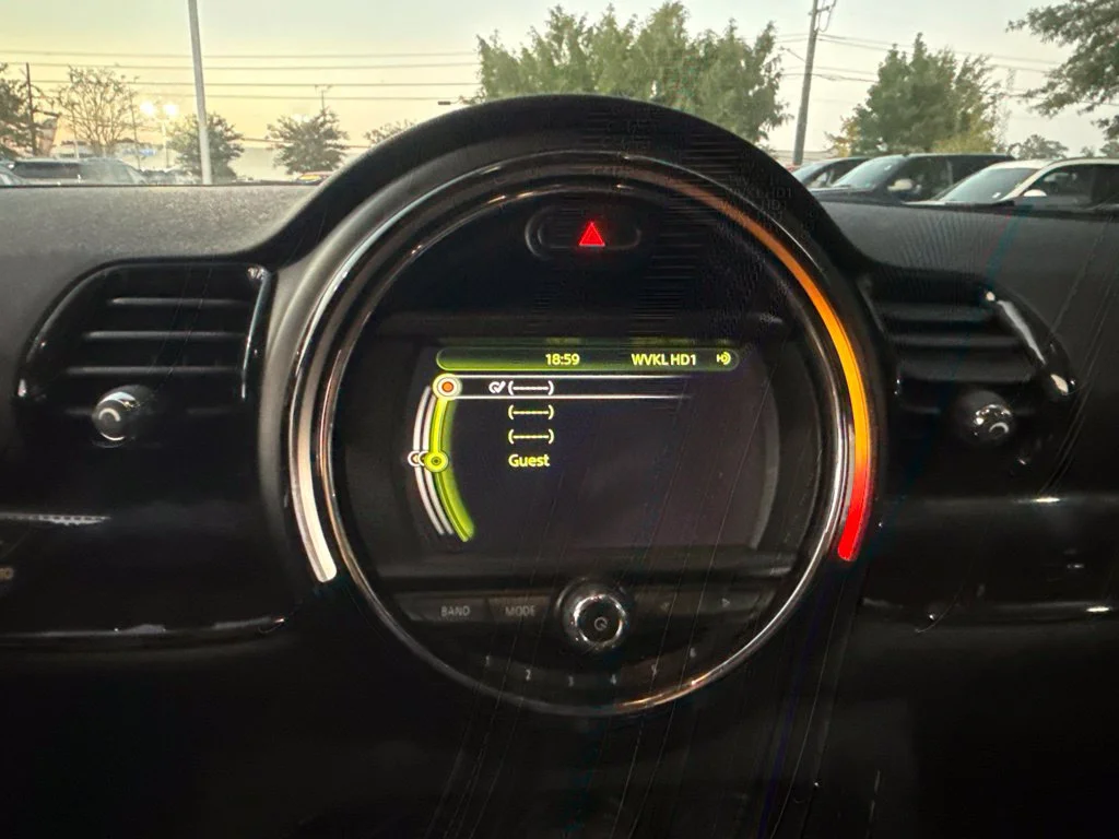 Used 2017 Red MINI Clubman image 10