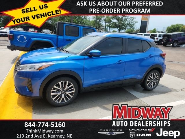 Used 2021 Blue Nissan SV image 2
