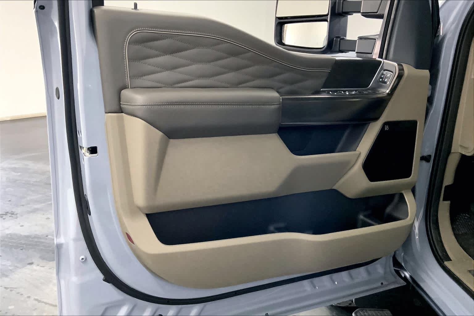 Used 2025 Glacier Gray Metallic Tri-Coat Ford Platinum image 11