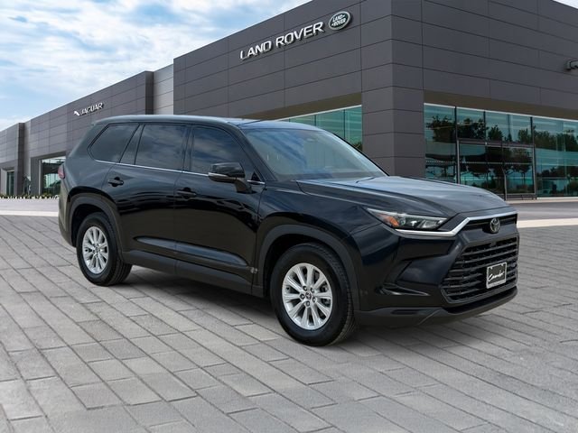 Used 2025 Black Toyota XLE image 7