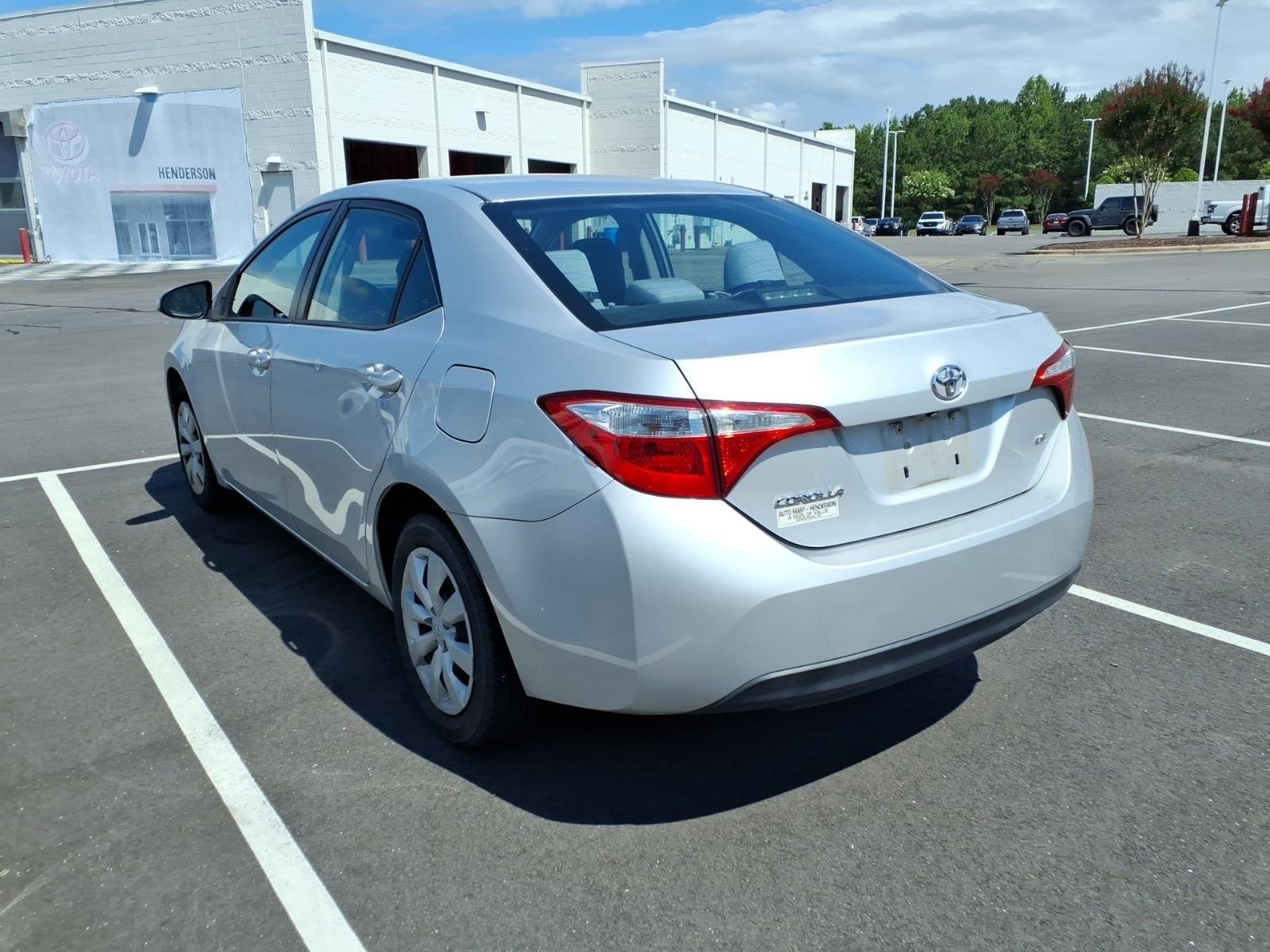 Used 2015 Classic Silver Metallic Toyota LE image 5