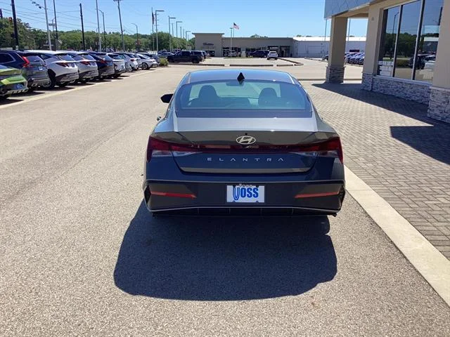 New 2026 Ecotronic Gray Pearl Hyundai SE image 12
