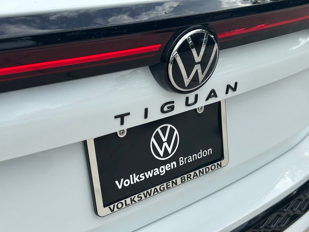 New 2026 White/off-white Volkswagen 2.0T SE R-Line Black image 29