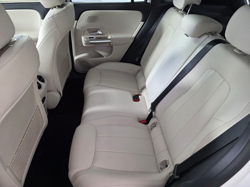 New 2026 Polar White Mercedes-Benz GLA 250 image 11