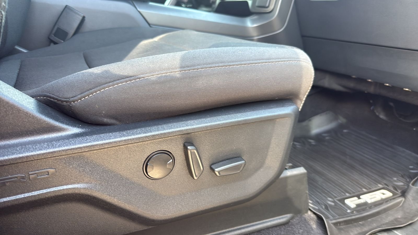 Used 2024 Gray Ford XLT image 24