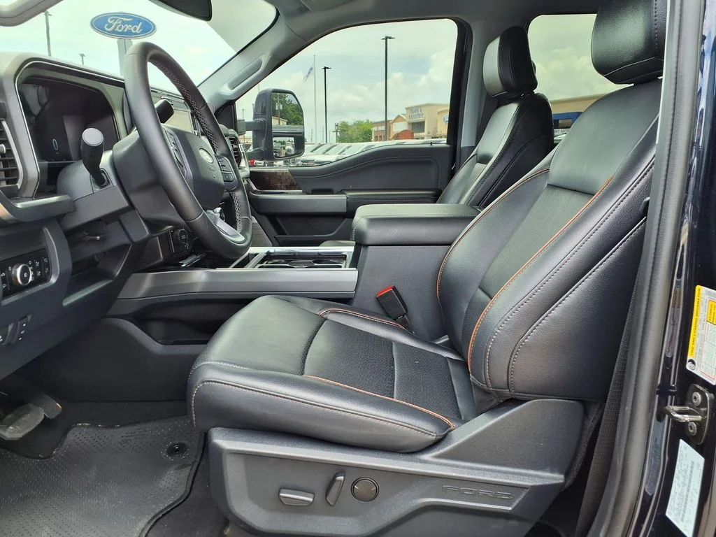 Used 2025 Blue Ford Lariat image 4