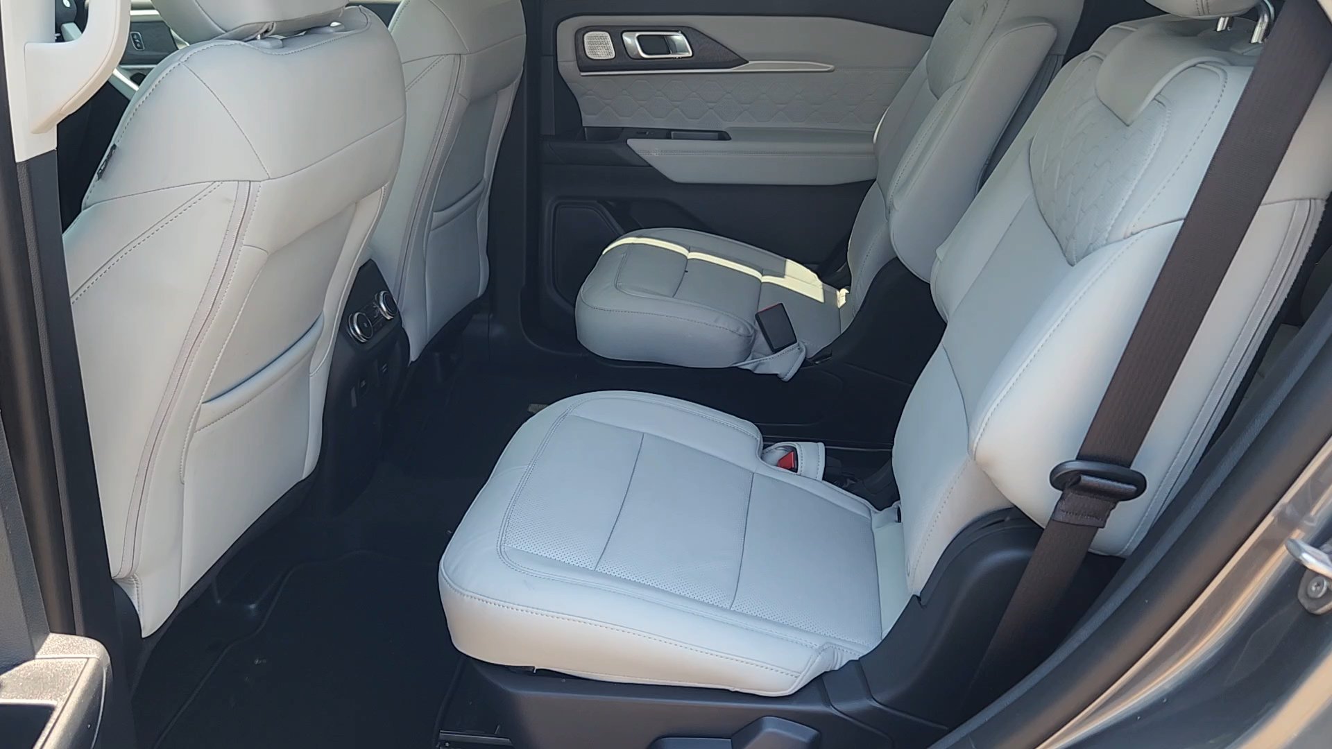 New 2026 Carbonized Gray Metallic Ford Platinum image 33