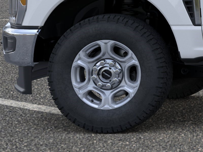 New 2026 Oxford White Ford XLT image 19