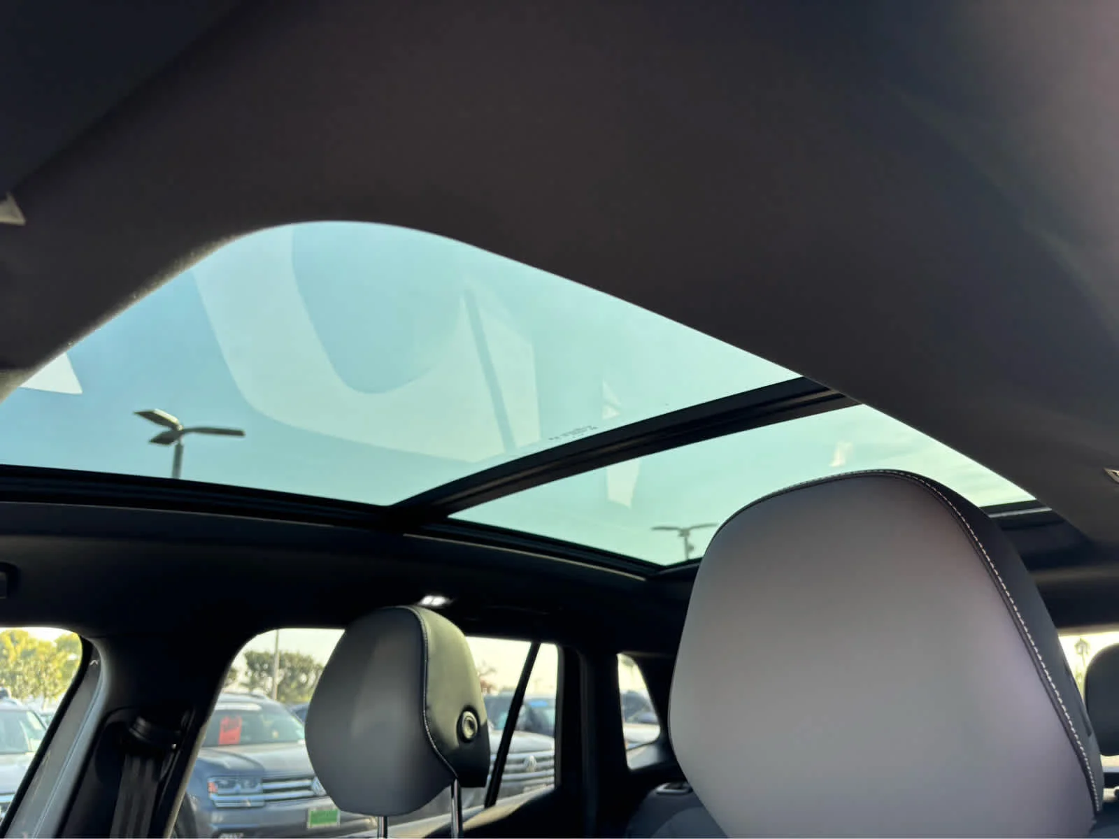 New 2026 PLATINUM GRAY Volkswagen SE R-Line Black image 7