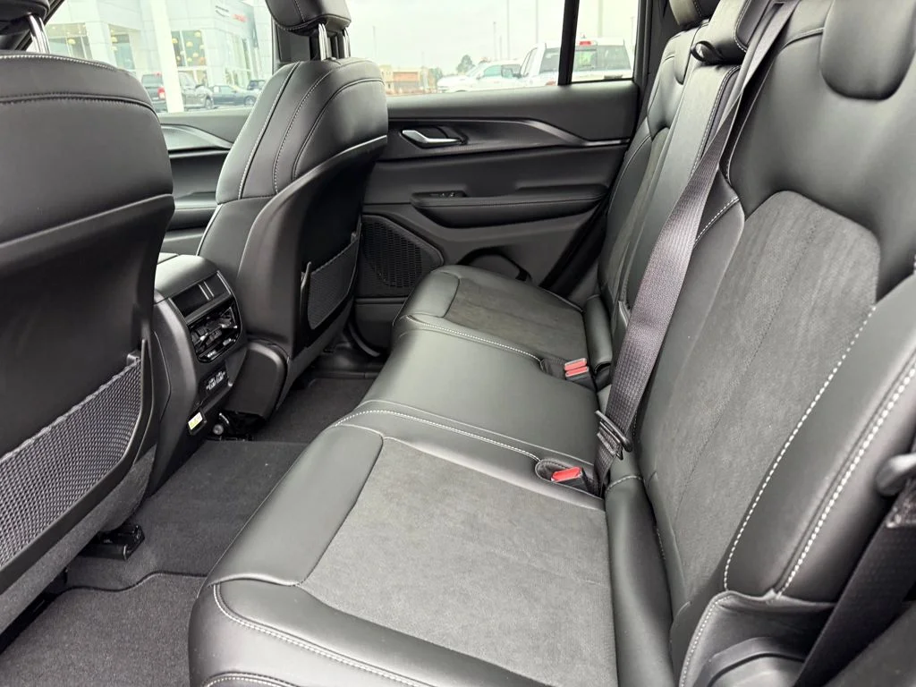 2025 Jeep Grand Cherokee Altitude - Photo 24