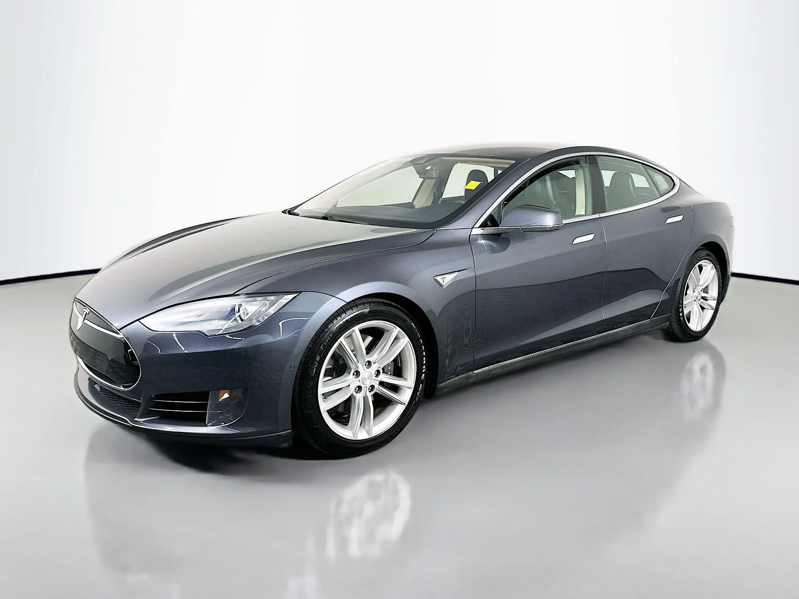 Used 2016 Black Tesla 75D image 4