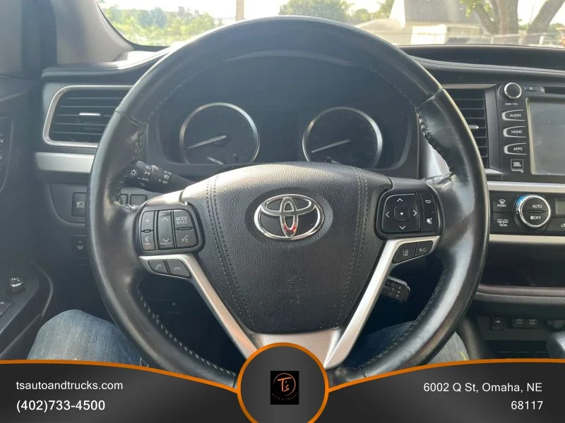 Used 2017 White Toyota Limited Sport Utility 4D image 17