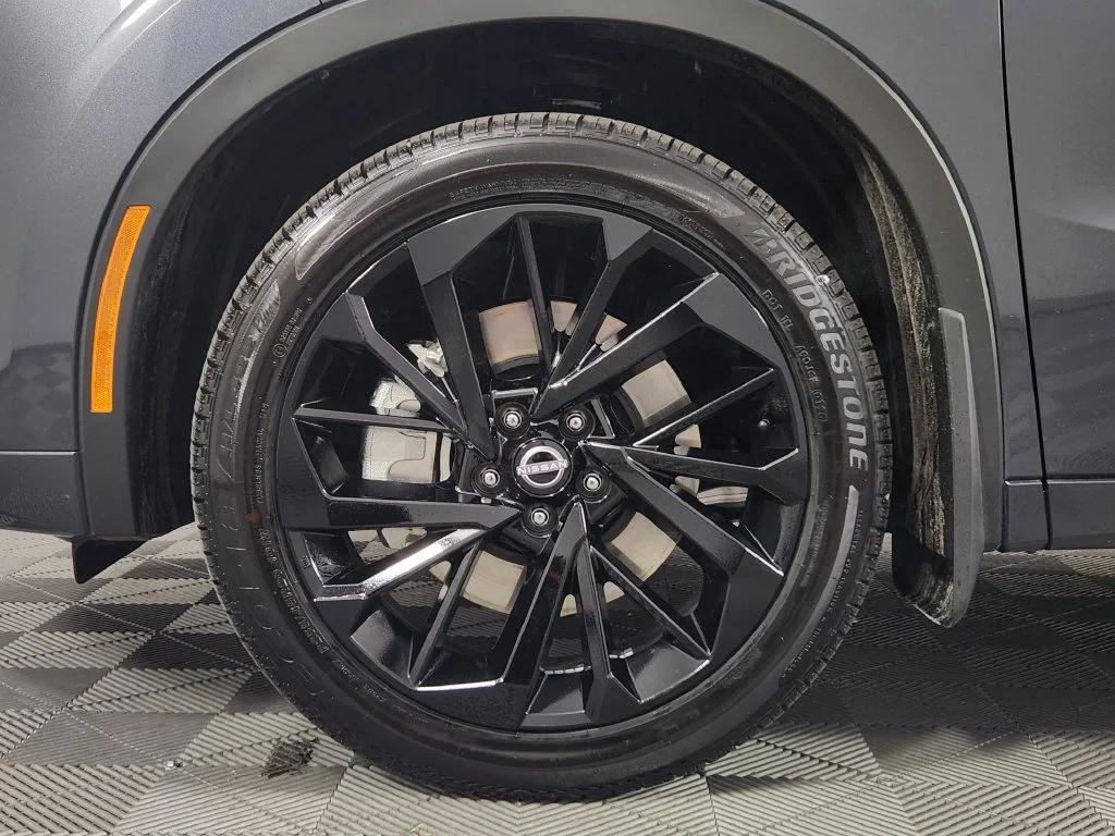 Used 2026 Gray Nissan Platinum image 22