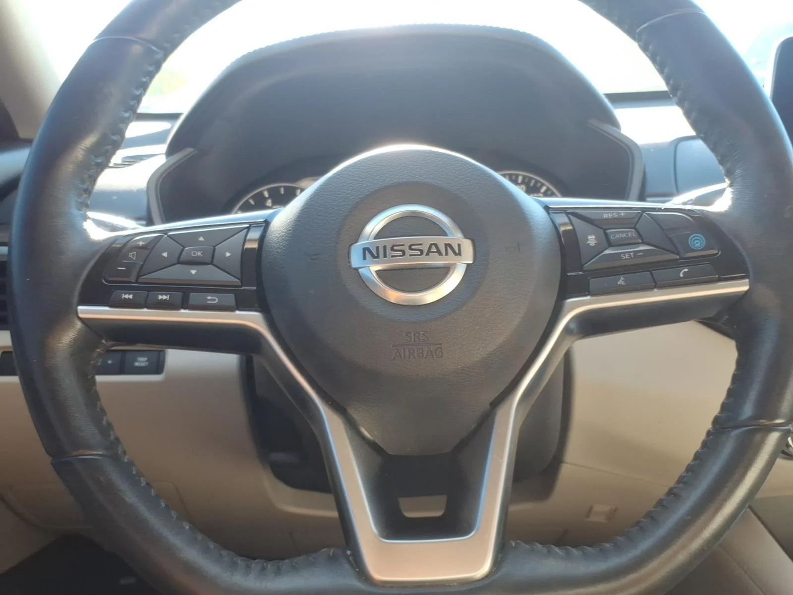 Used 2020 Pearl White Tricoat Nissan 2.0 Platinum image 24