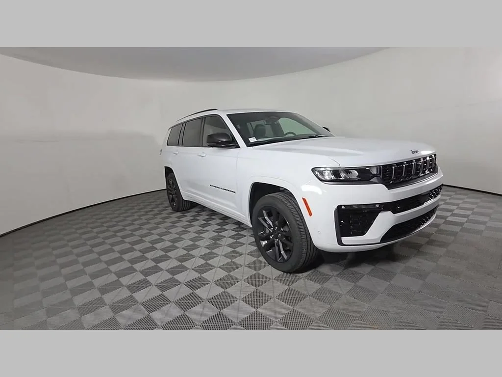 New 2026 Bright White Clear-Coat Exterior Paint Jeep Limited Reserve image 48