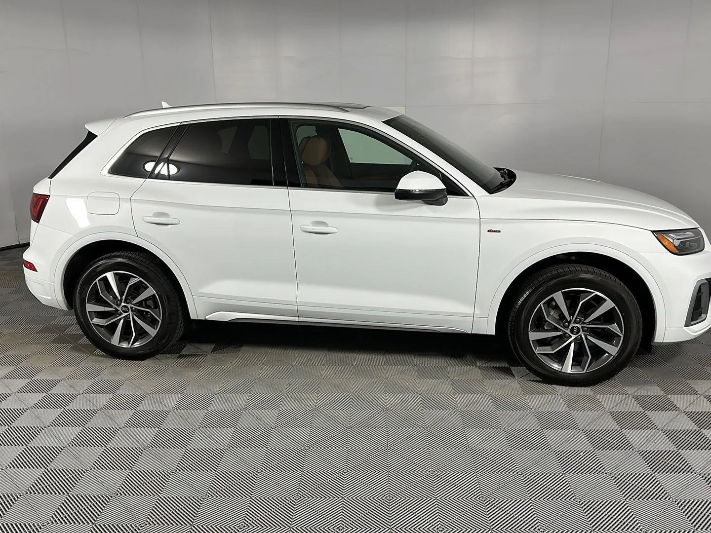 Used 2023 Glacier White Metallic Audi S line Premium image 4