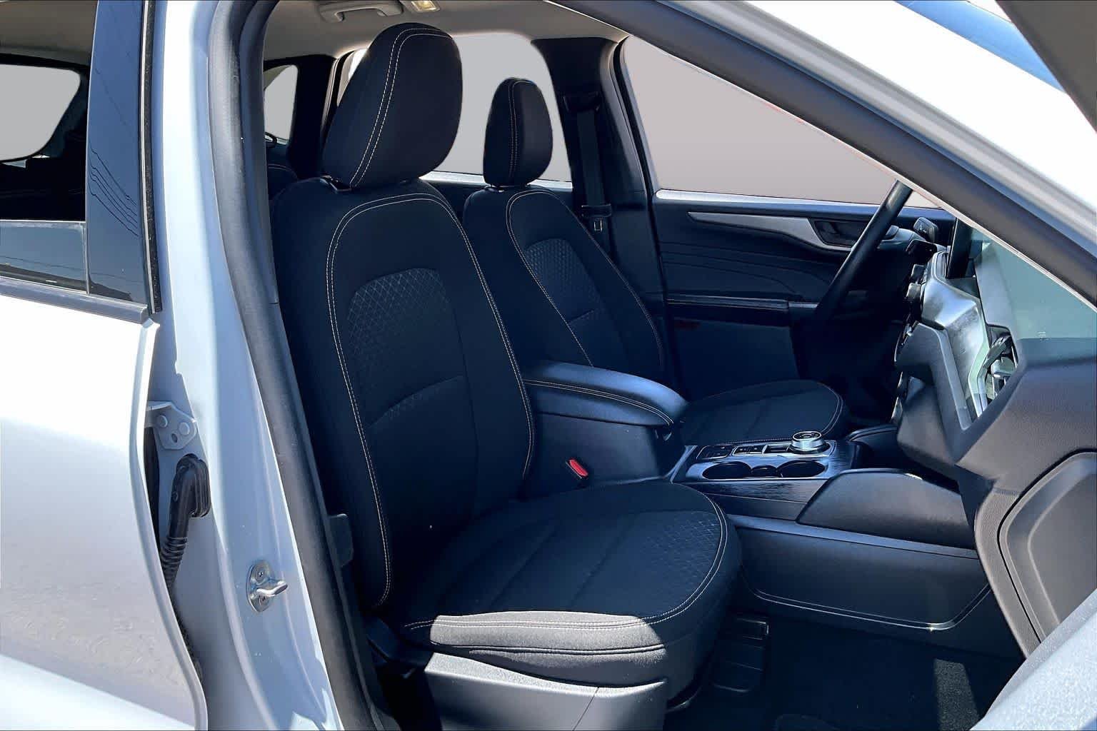 Used 2025 Space Silver Ford Active image 9