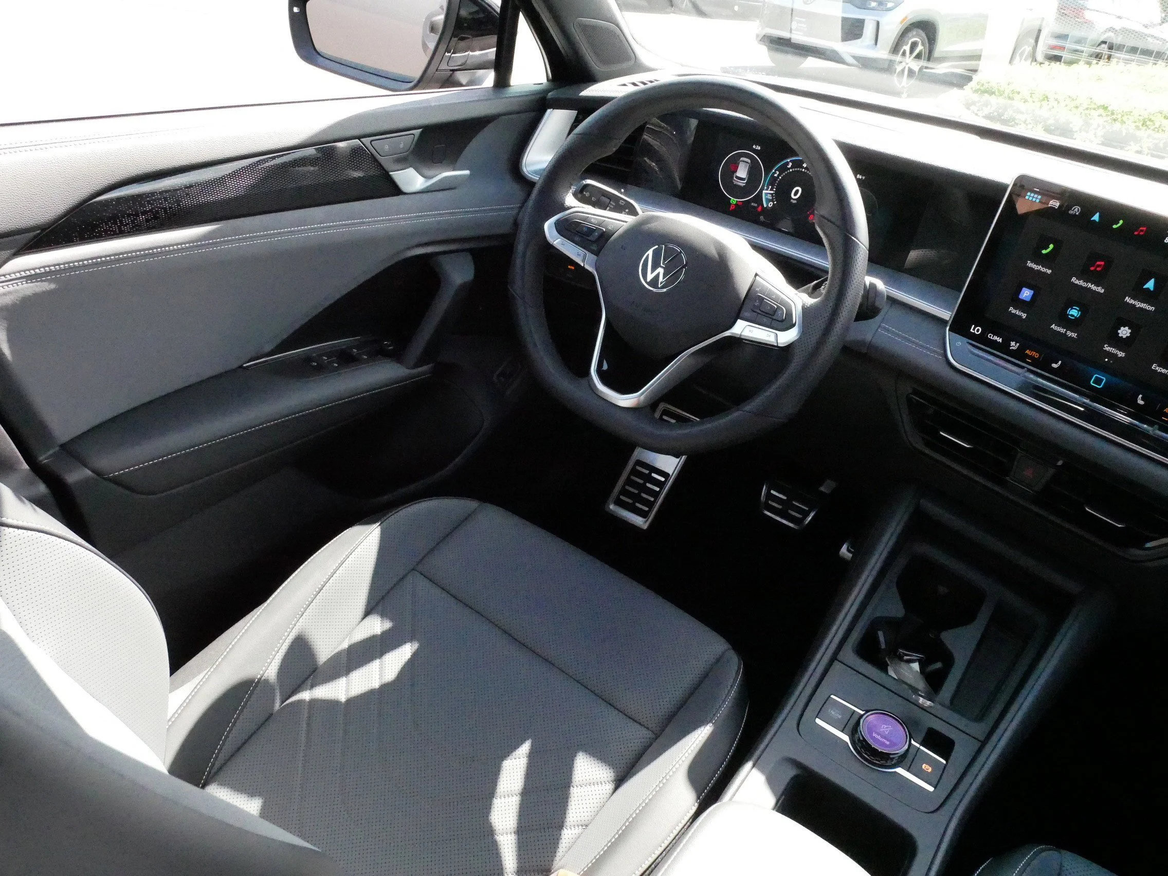 Used 2025 Platinum Gray Metallic Volkswagen SE R-Line Black image 9