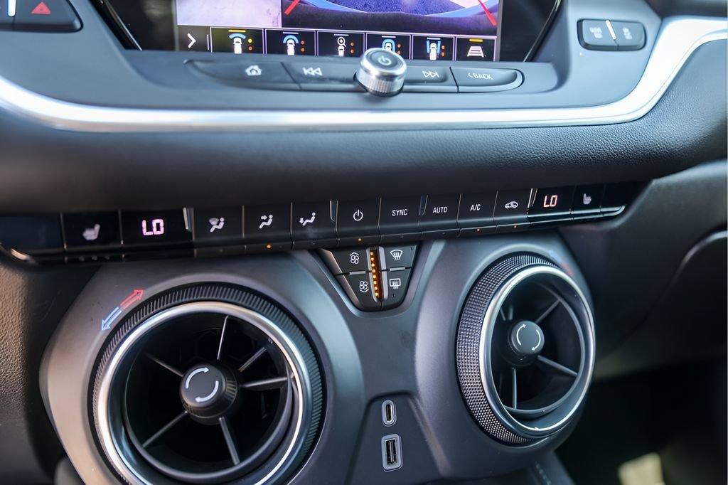 Used 2020 SUMMIT WHITE Chevrolet LT image 21