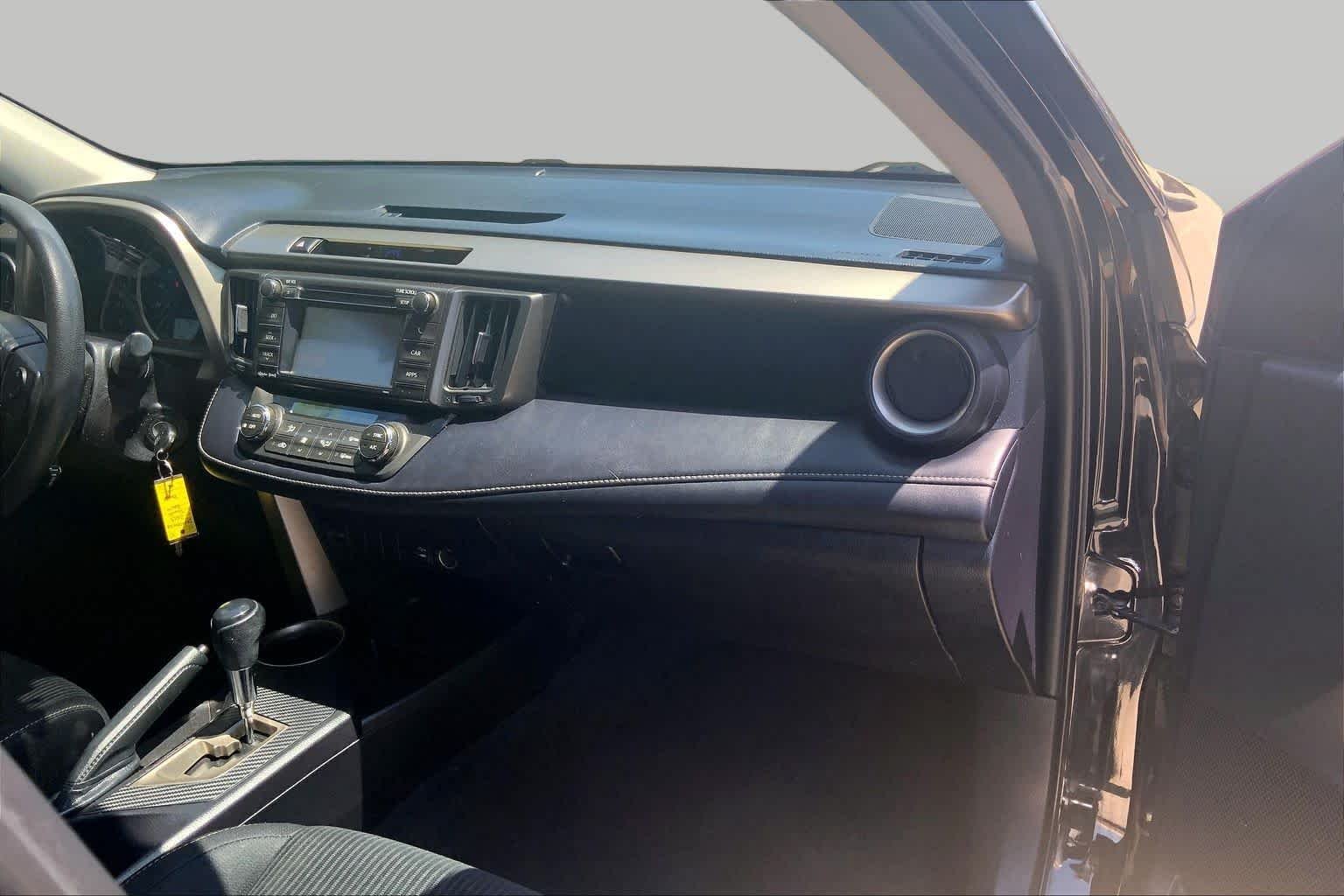 Used 2013 Black Toyota XLE image 18