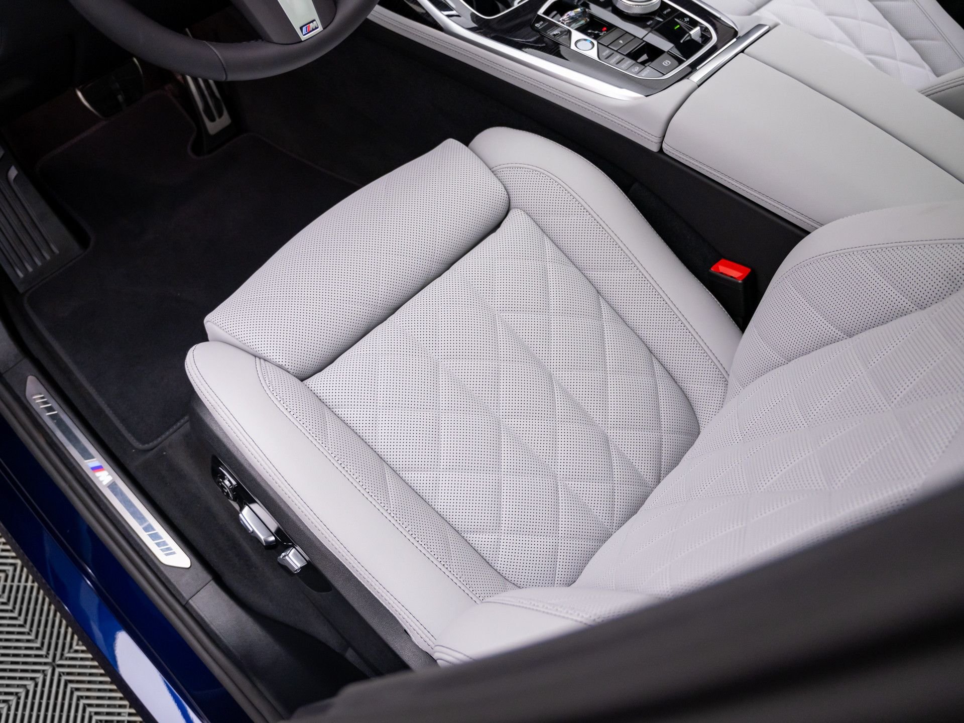 New 2027 Tanzanite Blue II Metallic BMW xDrive40i image 16