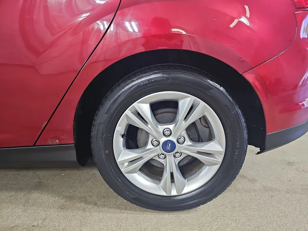 Used 2014 Red Ford SE image 37