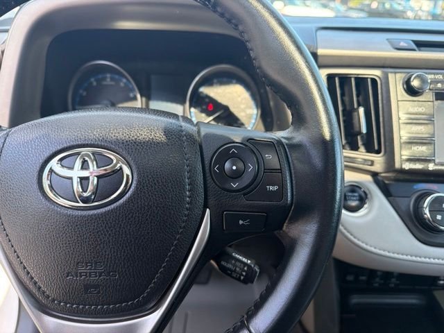 Used 2018 Super White Toyota XLE image 16