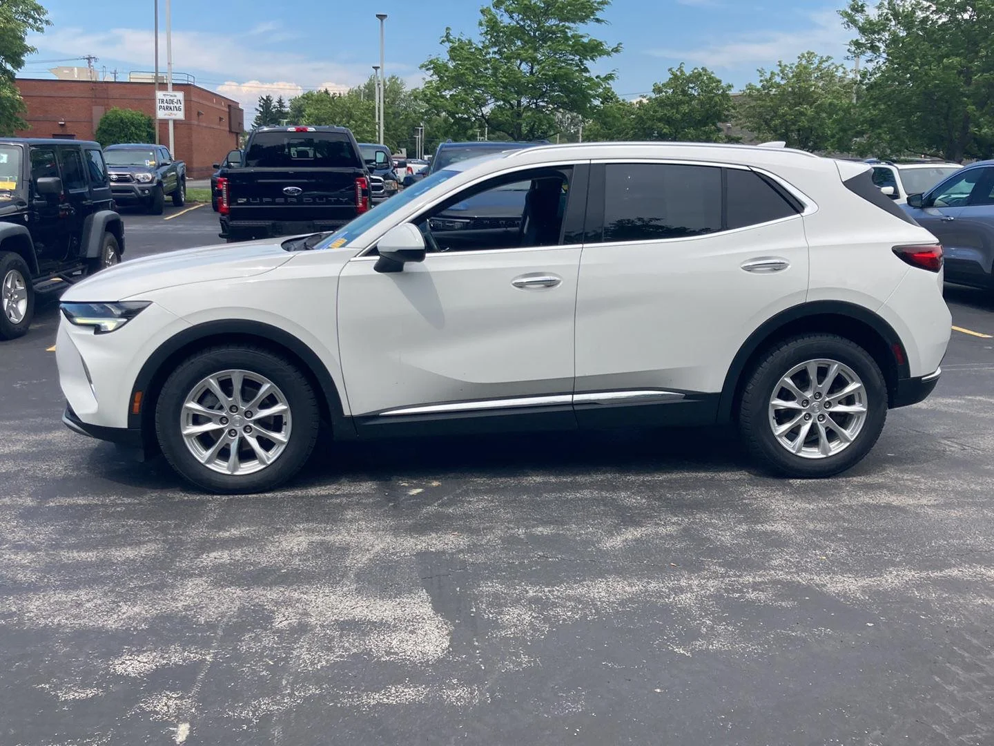Used 2021 Summit White Buick Preferred image 4
