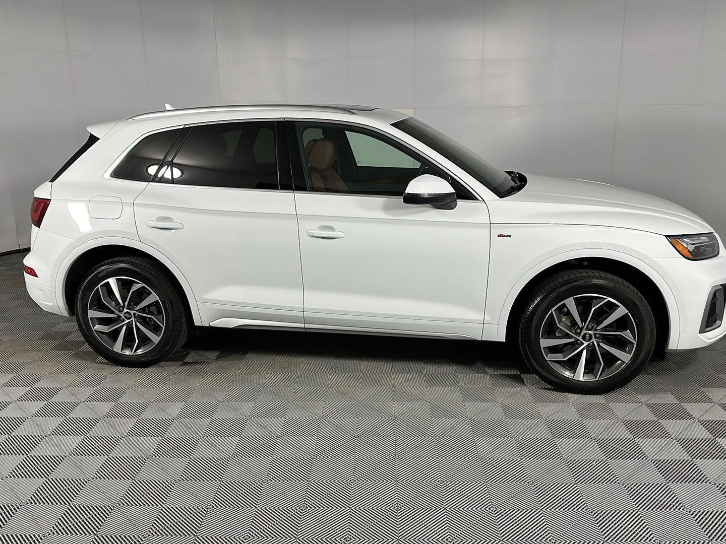 Used 2023 Glacier White Metallic Audi S line Premium image 4