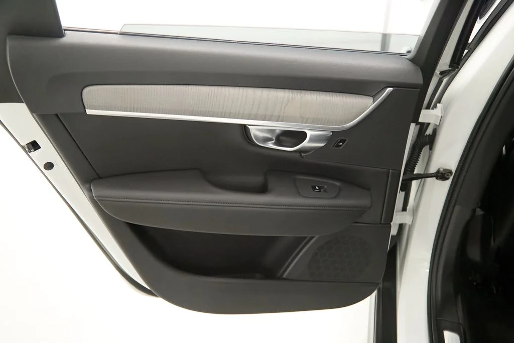 Certified Used 2025 Crystal White Volvo Plus image 19