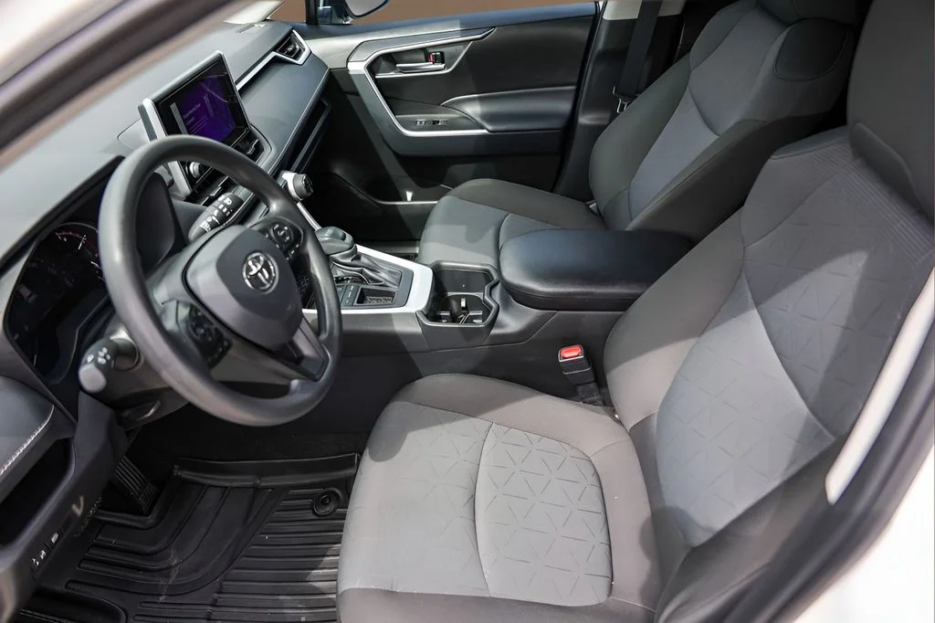 Used 2025 White Toyota XLE image 9