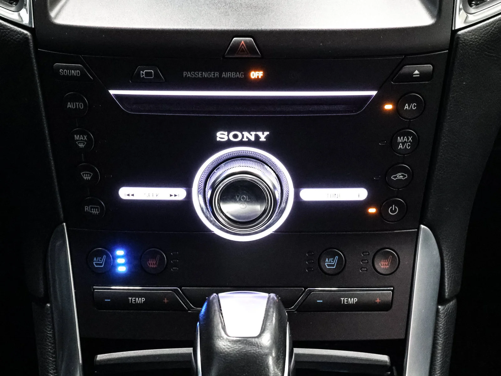 Used 2018 Silver Ford Sport image 28