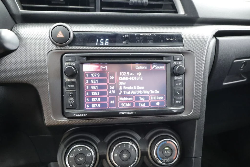 Used 2014 White Scion Base image 29