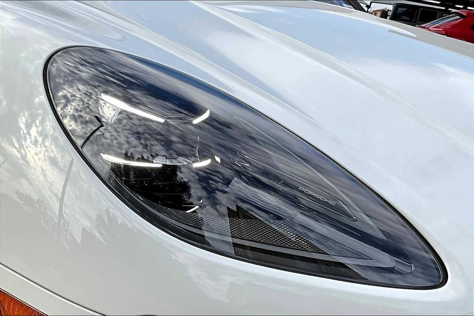 2026 Porsche Macan - Photo 12