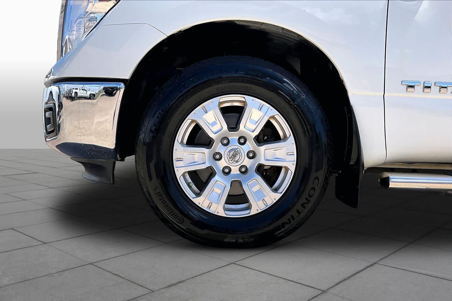 Used 2018 Glacier White Nissan SV image 11