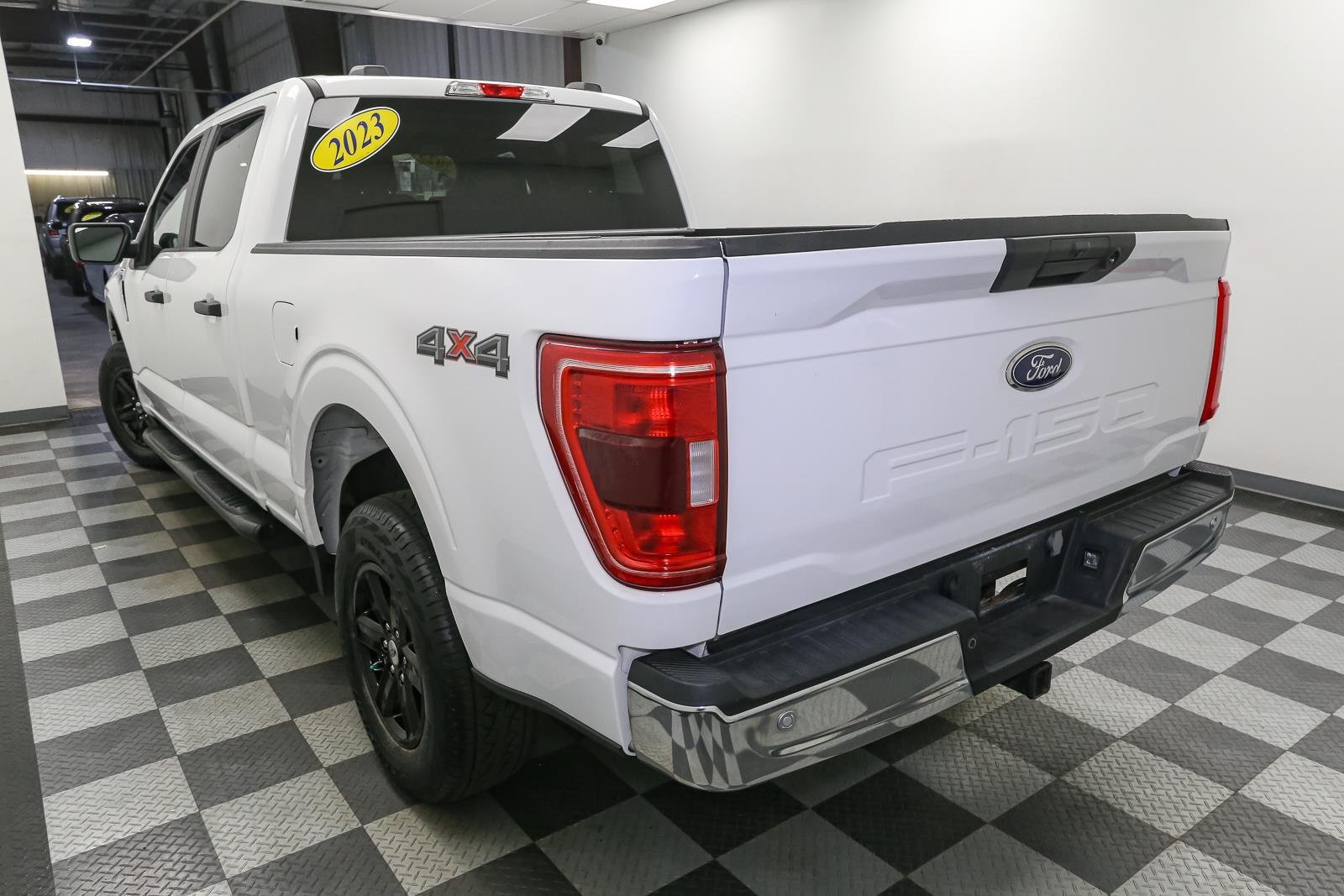 Used 2023 Oxford White FORD XL image 10