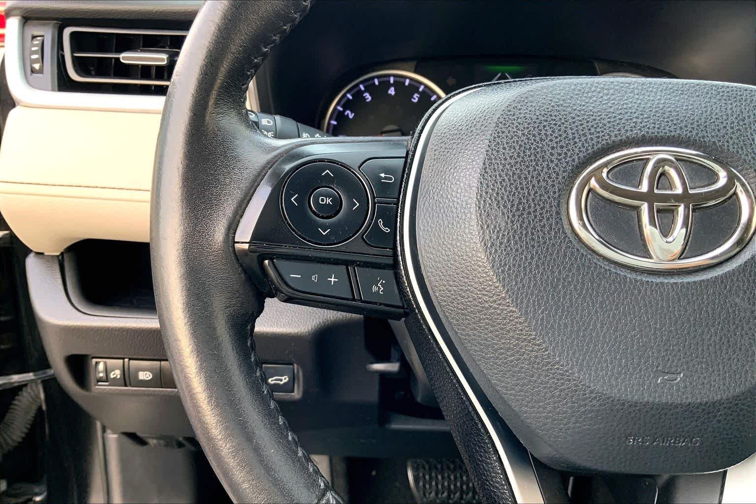 Used 2021 Midnight Black Metallic Toyota XLE Premium image 23
