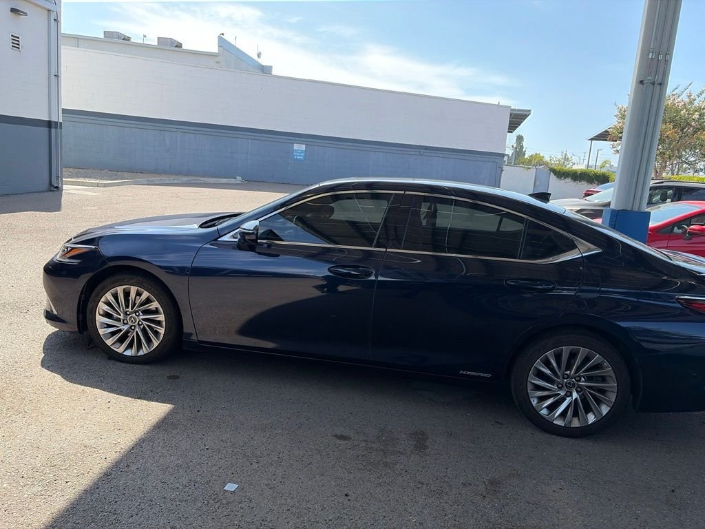 Used 2021 Blue Lexus 300h Luxury image 12