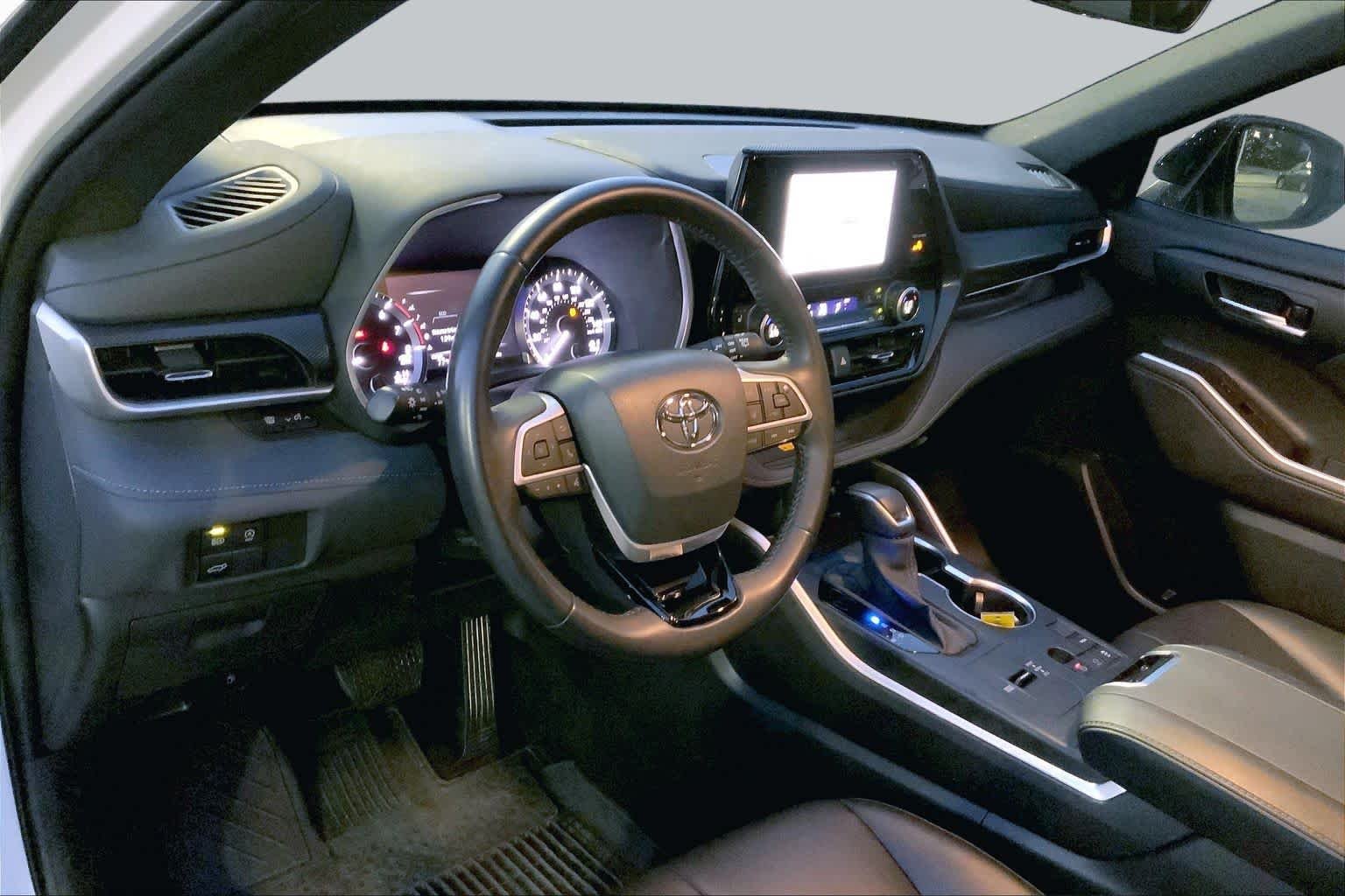 Used 2024 Wind Chill Pearl Toyota LE image 17
