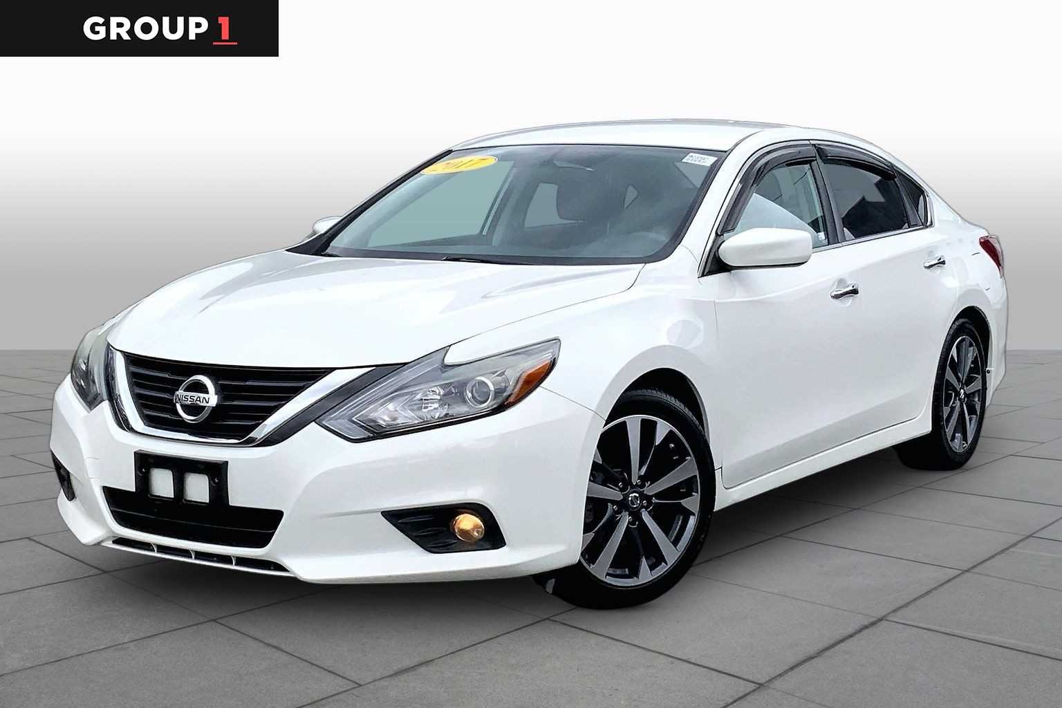 Pre-Owned 2017 Nissan Altima 2.5 SR